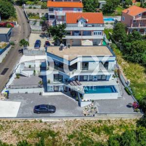 CRIKVENICA, KVARNER - Moderna vila s bazenom i panoramskim pogledom na more (kuća + apartman)