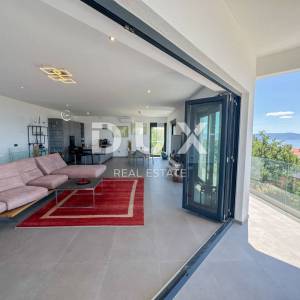CRIKVENICA, KVARNER - Moderna vila s bazenom i panoramskim pogledom na more (kuća + apartman)