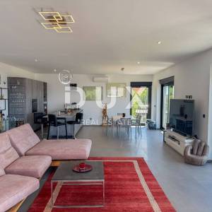 CRIKVENICA, KVARNER - Moderna vila s bazenom i panoramskim pogledom na more (kuća + apartman)