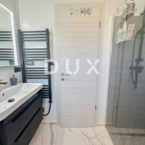 CRIKVENICA, KVARNER - Moderna vila s bazenom i panoramskim pogledom na more (kuća + apartman)