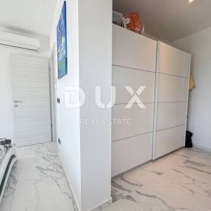 CRIKVENICA, KVARNER - Moderna vila s bazenom i panoramskim pogledom na more (kuća + apartman)
