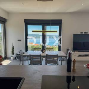 CRIKVENICA, KVARNER - Moderna vila s bazenom i panoramskim pogledom na more (kuća + apartman)