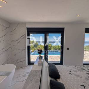 CRIKVENICA, KVARNER - Moderna vila s bazenom i panoramskim pogledom na more (kuća + apartman)
