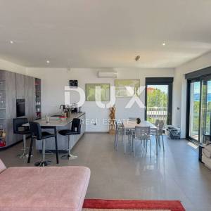 CRIKVENICA, KVARNER - Moderna vila s bazenom i panoramskim pogledom na more (kuća + apartman)
