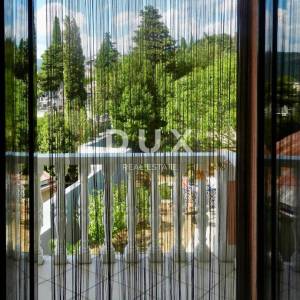 CRIKVENICA - lijepa kuća u centru Crikvenice s dva  poslovna prostora
