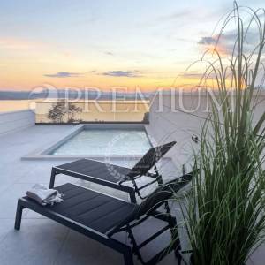 Crikvenica, luksuzan apartman s prekrasnim pogledom na more!