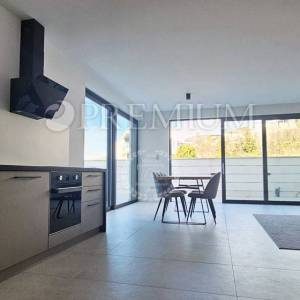 Crikvenica, luksuzan apartman s prekrasnim pogledom na more!