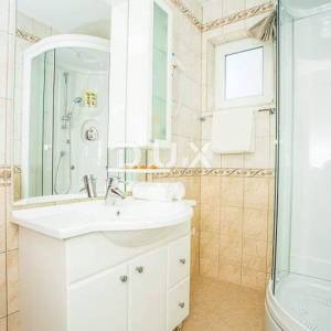CRIKVENICA - luksuzna kuća s pet apartmana