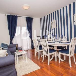CRIKVENICA - luksuzna kuća s pet apartmana
