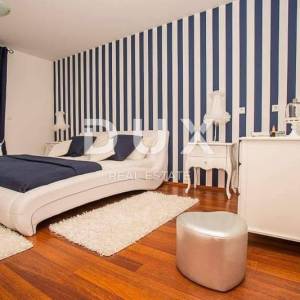 CRIKVENICA - luksuzna kuća s pet apartmana