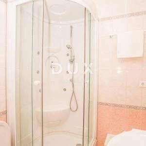 CRIKVENICA - luksuzna kuća s pet apartmana