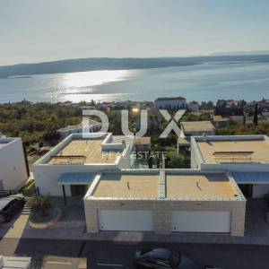 CRIKVENICA - luksuzna vila u Crikvenici s grijanim bazenom te panoramskim pogledom na more i Kvarner