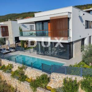 CRIKVENICA - luksuzna vila u Crikvenici s grijanim bazenom te panoramskim pogledom na more i Kvarner