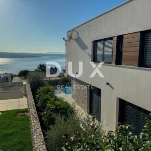 CRIKVENICA - luksuzna vila u Crikvenici s grijanim bazenom te panoramskim pogledom na more i Kvarner