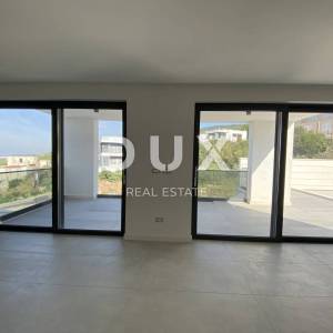 CRIKVENICA - luksuzni, dvoetažni stan 3S+DB u stambenoj vili s vlastitim bazenom