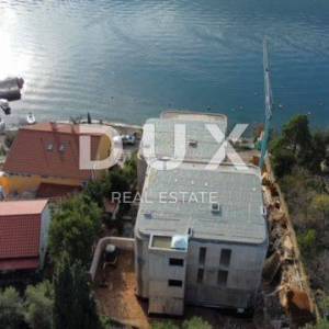 CRIKVENICA - Luksuzni penthouse u izgradnji 1.red do mora