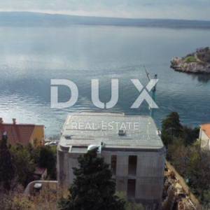 CRIKVENICA - Luksuzni penthouse u izgradnji 1.red do mora