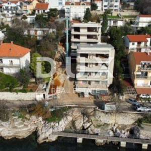 CRIKVENICA - Luksuzni stan u izgradnji 1.red do mora