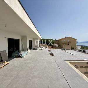 CRIKVENICA - Moderna vila s panoramskim pogledom na more