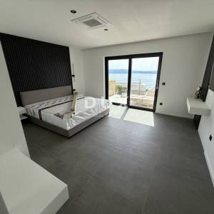CRIKVENICA - Moderna vila s panoramskim pogledom na more