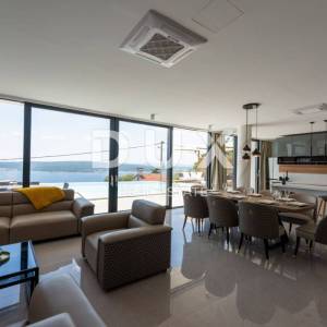 CRIKVENICA - Moderna vila s panoramskim pogledom na more!