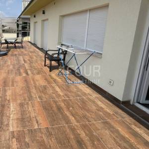 Crikvenica, novogradnja, 2s+db, 2 terase, pogled na more