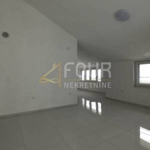 Crikvenica, novogradnja, etaža, 109.97m2, 3s+db, 200m od mora!