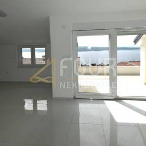 Crikvenica, novogradnja, etaža, 109.97m2, 3s+db, 200m od mora!
