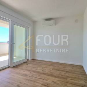 Crikvenica, novogradnja, etaža, 122.81m2, 3s+db, 200m od mora!