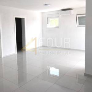 Crikvenica, novogradnja, etaža, 122.81m2, 3s+db, 200m od mora!