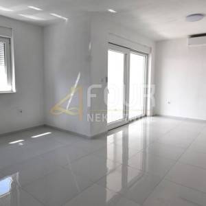 Crikvenica, novogradnja, etaža, 122.81m2, 3s+db, 200m od mora!