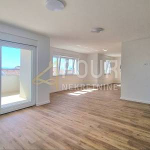 Crikvenica, novogradnja, etaža, 122.81m2, 3s+db, 200m od mora!