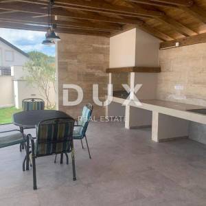 CRIKVENICA - predivna kuća 270 m2 s bazenom na odličnoj lokaciji