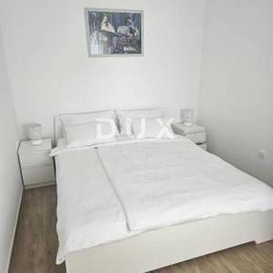 CRIKVENICA - predivna kuća 270 m2 s bazenom na odličnoj lokaciji