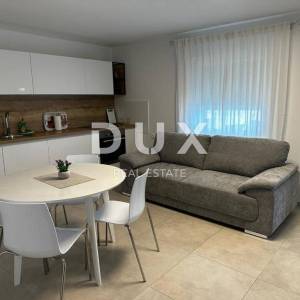 CRIKVENICA - predivna kuća 270 m2 s bazenom na odličnoj lokaciji