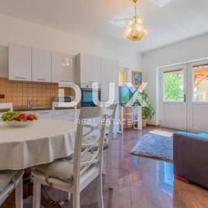 CRIKVENICA- Prekrasna villa s 3 apartmana i bazenom