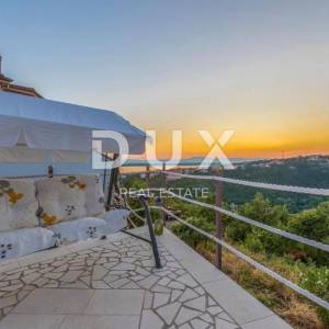 CRIKVENICA- Prekrasna villa s 3 apartmana i bazenom