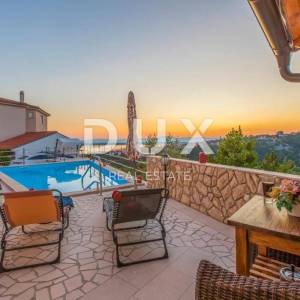 CRIKVENICA- Prekrasna villa s 3 apartmana i bazenom