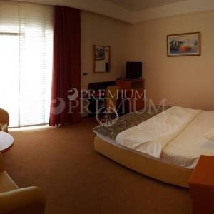 Crikvenica, prodaja hotela sa 4* na atraktivnoj lokaciji, prvi red do mora!!!