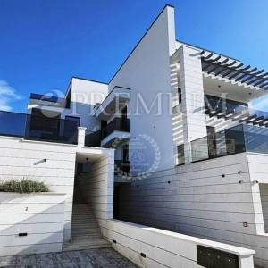 Crikvenica, prodaja luksuznog dvoetažnog apartmana od 170 m2 s vrtom i bazenom u izgradnji na ekskluzivnoj lokaciji!