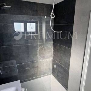 Crikvenica, prodaja luksuznog dvoetažnog apartmana od 170 m2 s vrtom i bazenom u izgradnji na ekskluzivnoj lokaciji!