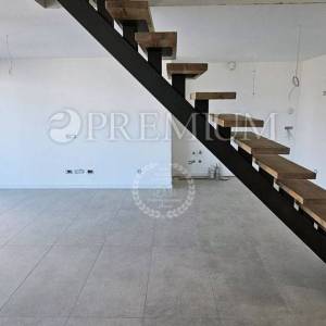 Crikvenica, prodaja luksuznog dvoetažnog apartmana od 170 m2 s vrtom i bazenom u izgradnji na ekskluzivnoj lokaciji!