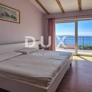 CRIKVENICA - Prostrana kuća s predivnim pogledom na more, 500 m od plaže