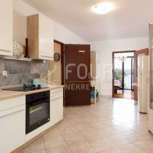 Crikvenica, prostrana kuća s pogledom na more, 309.6m2