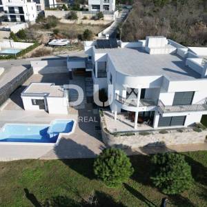 CRIKVENICA - Prostrana vila s panoramskim pogledom na more!