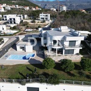 CRIKVENICA - Prostrana vila s panoramskim pogledom na more!