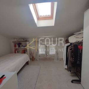 Crikvenica, prostrani stan 101.45m2, terase, pogled na more