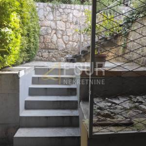 Crikvenica, prostrani stan 101.45m2, terase, pogled na more