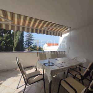 Crikvenica, prostrani stan 101.45m2, terase, pogled na more