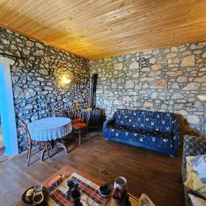 Crikvenica, samostojeća kamena kuća s pogledom na more